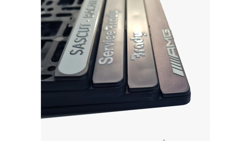 Suport cu bagheta si clips, personalizat cu litere în relief